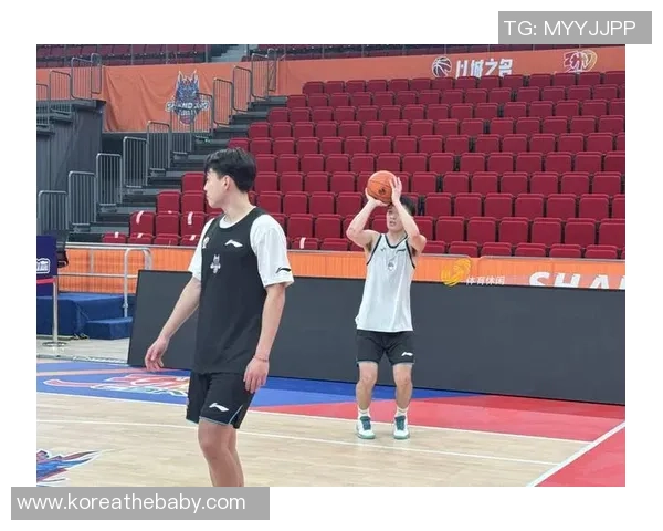 北控男篮与新疆队激战正酣比分悬念引人关注